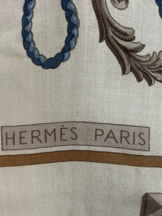 HERMES “Les Cles” Cashmere/Silk Shawl 140 cm New - Picture 5 of 6